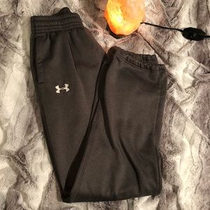grey under armour sweatpants